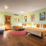 Nieuw Antiek Hotel Helden