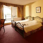 Nieuw Antiek Hotel Helden