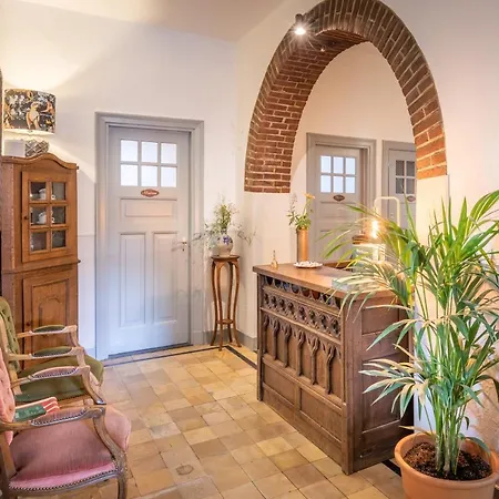 Nieuw Antiek Hotel Helden