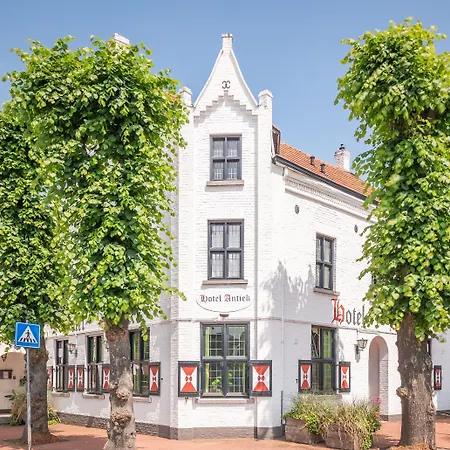 Nieuw Antiek 3* Helden