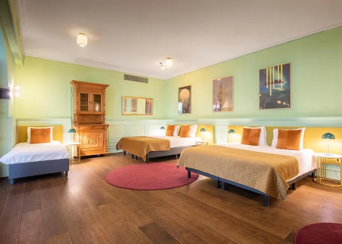 Nieuw Antiek Hotel Helden