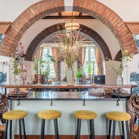 Nieuw Antiek Hotel Helden