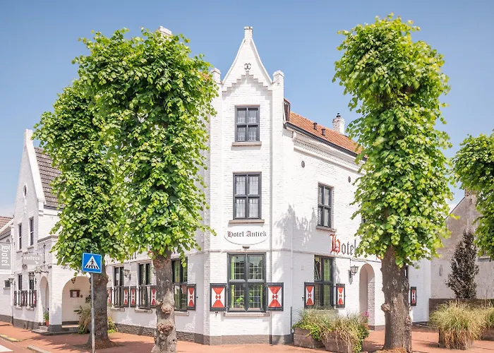 Nieuw Antiek 3* Helden