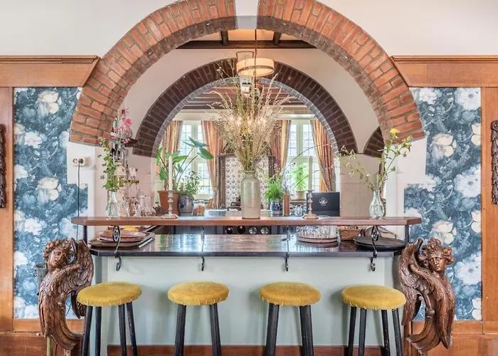 Nieuw Antiek Hotel Helden